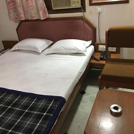 Hotel Grg Вадодара Экстерьер фото