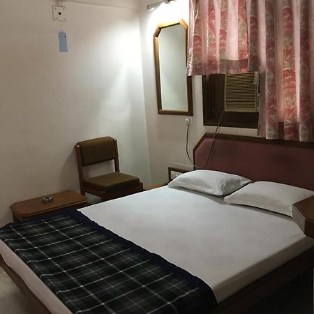 Hotel Grg Вадодара Экстерьер фото
