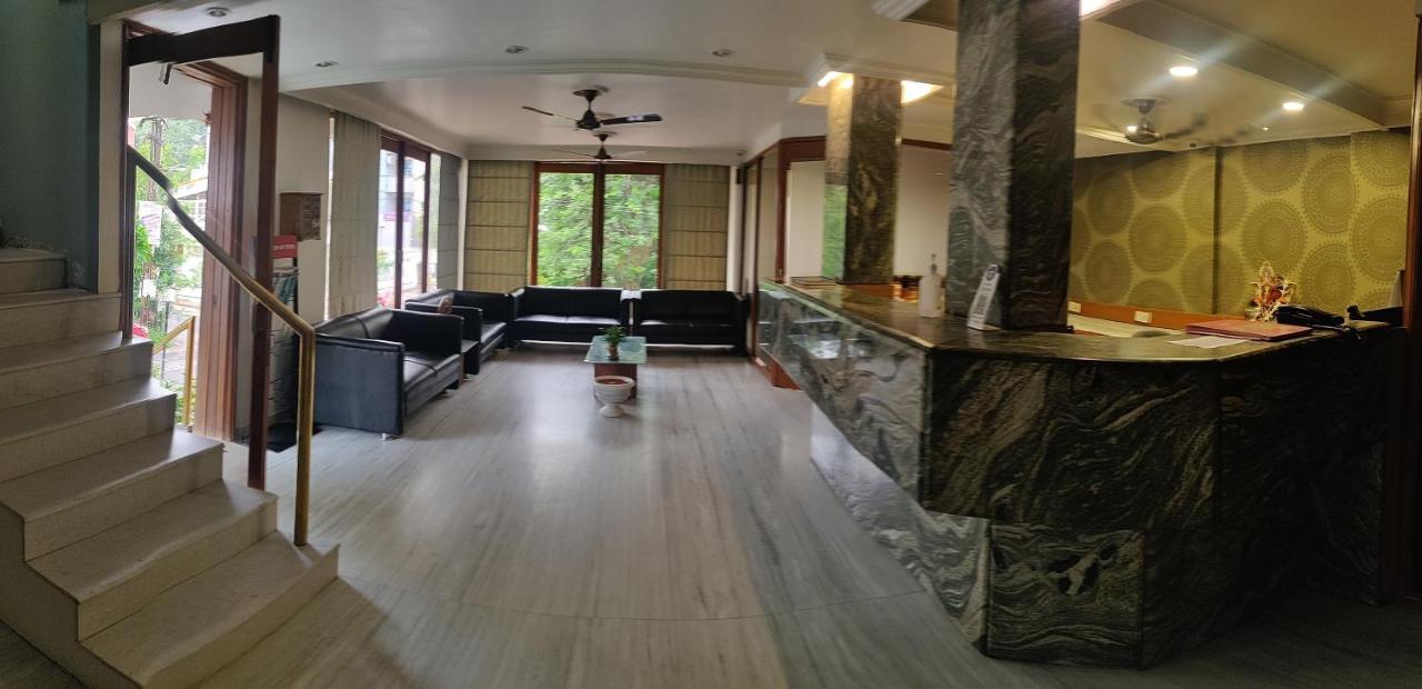 Hotel Grg Вадодара Экстерьер фото