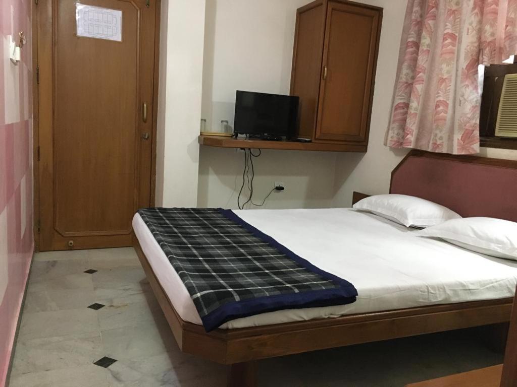 Hotel Grg Вадодара Экстерьер фото