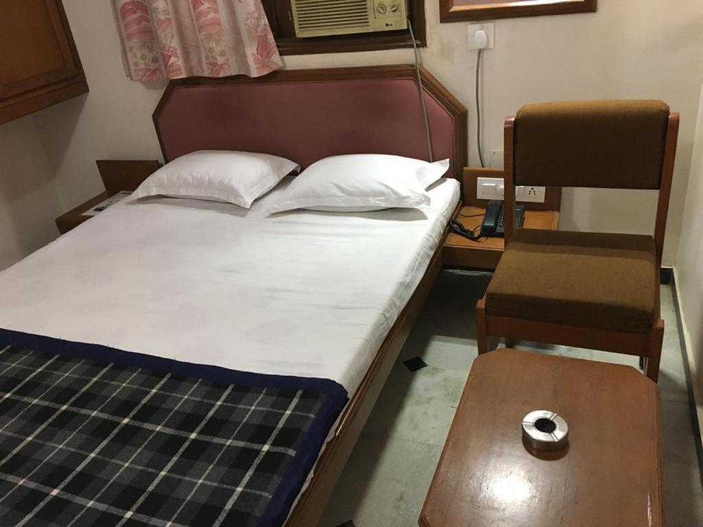Hotel Grg Вадодара Экстерьер фото
