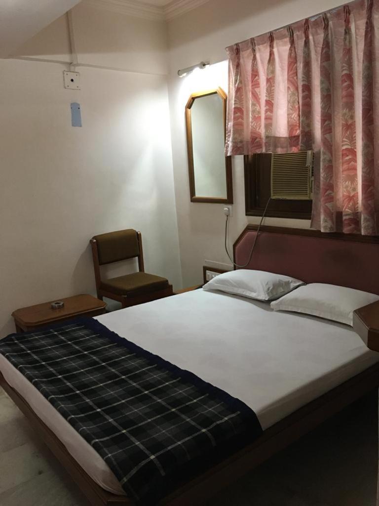 Hotel Grg Вадодара Экстерьер фото