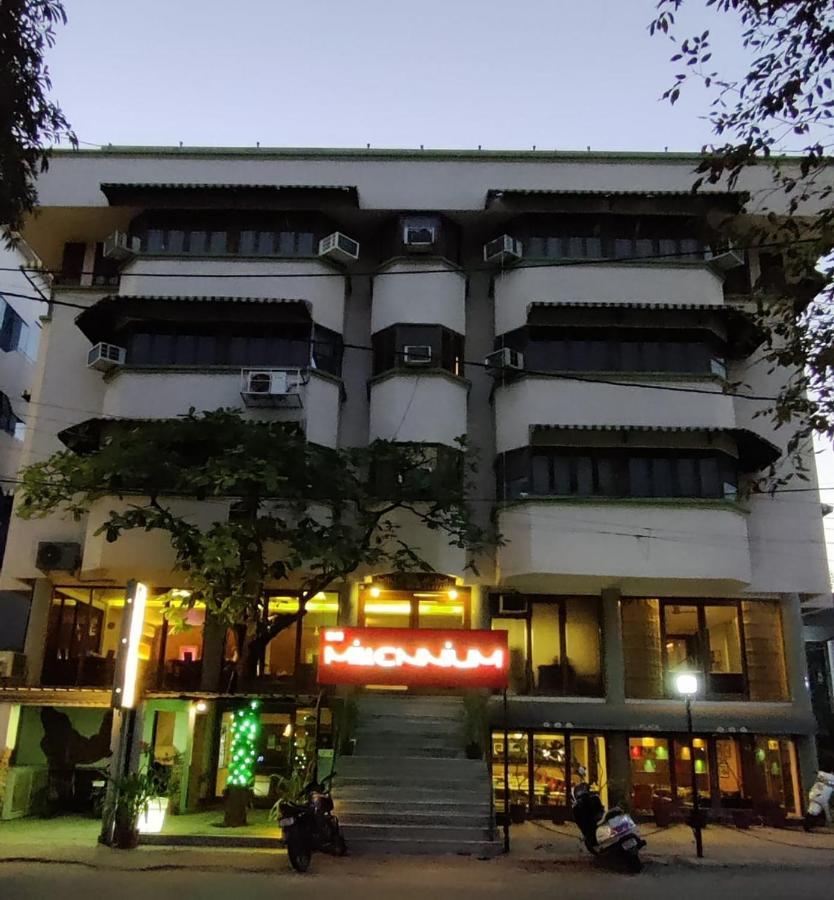 Hotel Grg Вадодара Экстерьер фото