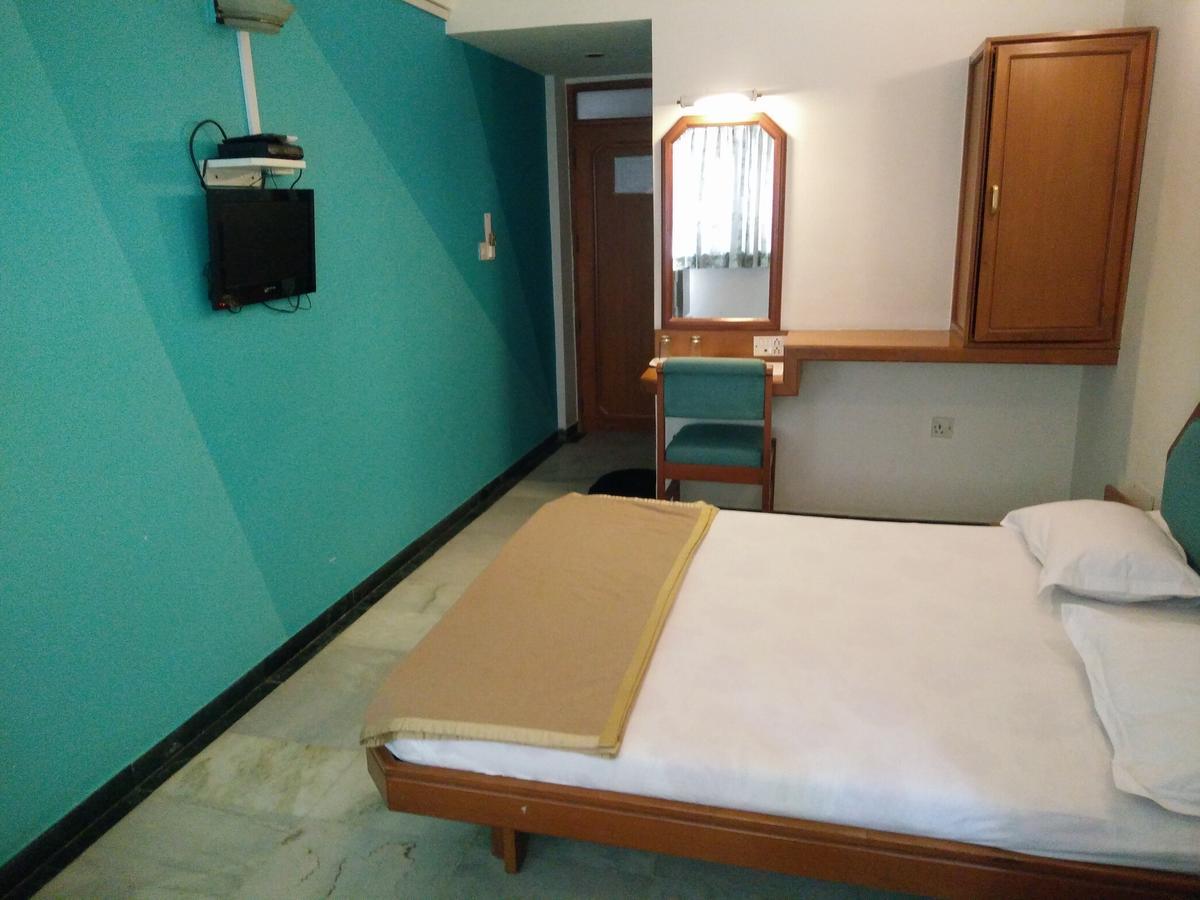 Hotel Grg Вадодара Экстерьер фото