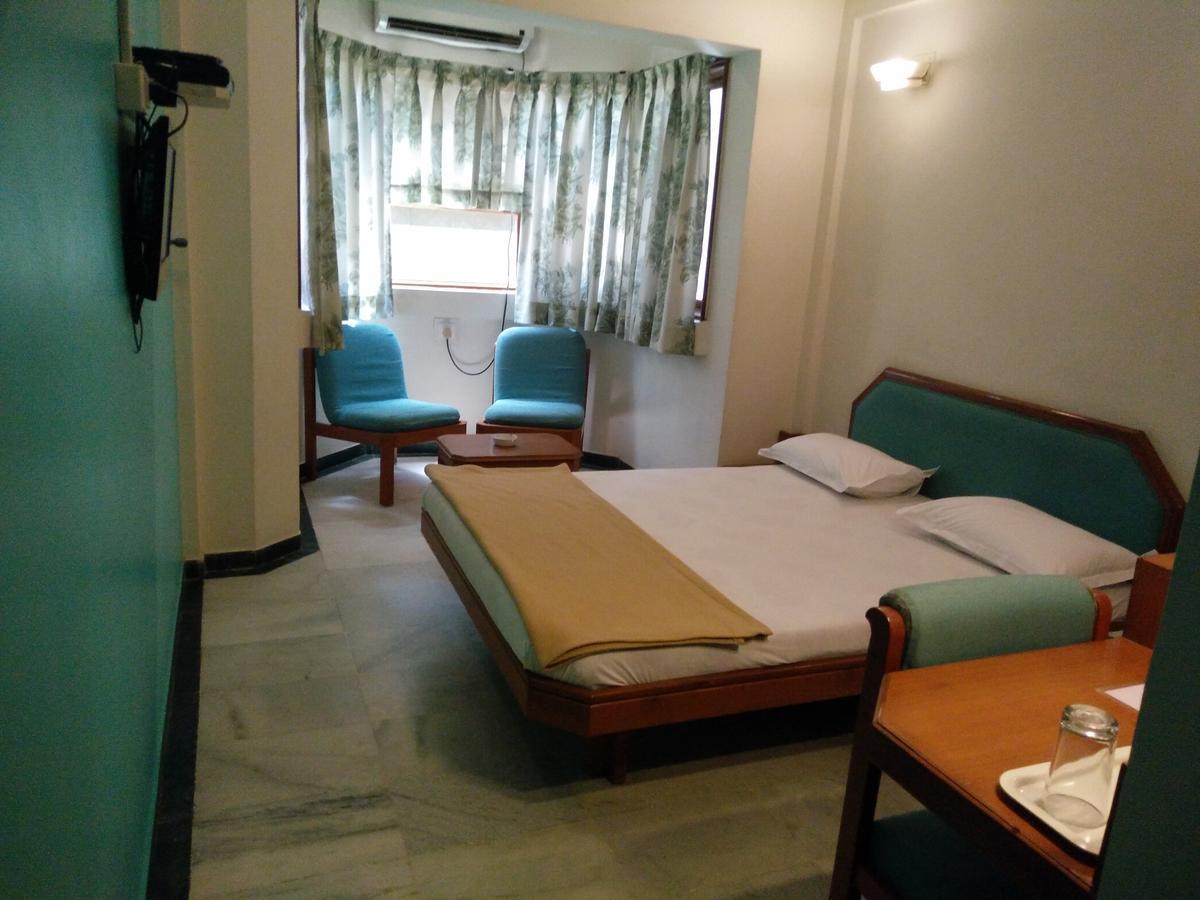 Hotel Grg Вадодара Экстерьер фото