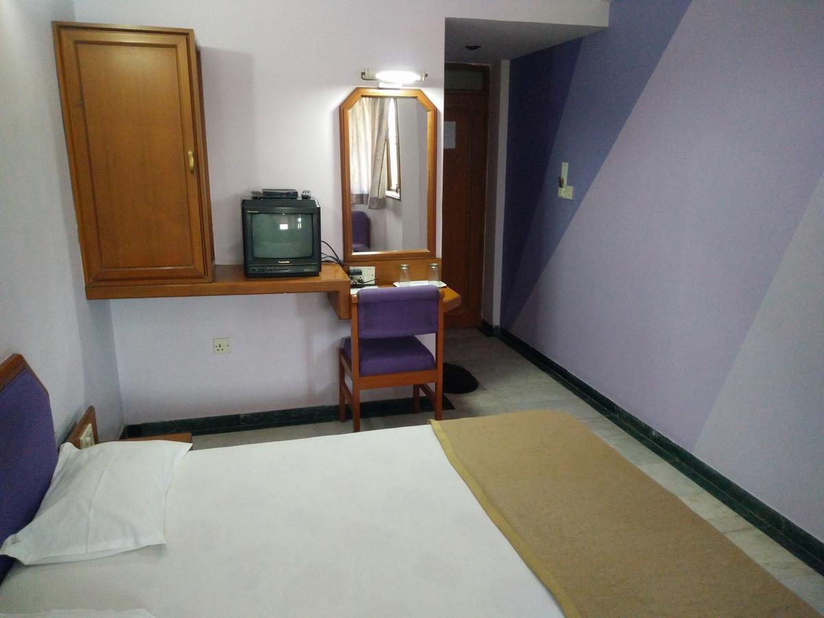 Hotel Grg Вадодара Экстерьер фото