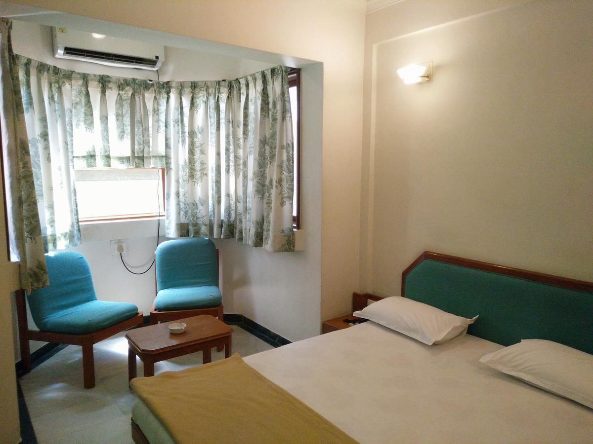 Hotel Grg Вадодара Экстерьер фото