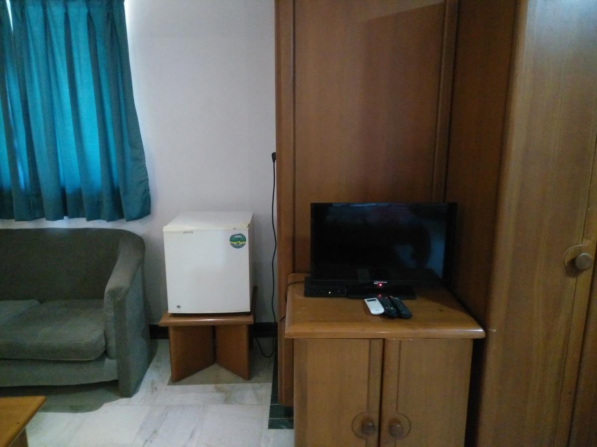 Hotel Grg Вадодара Экстерьер фото