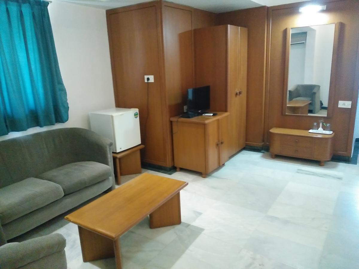 Hotel Grg Вадодара Экстерьер фото