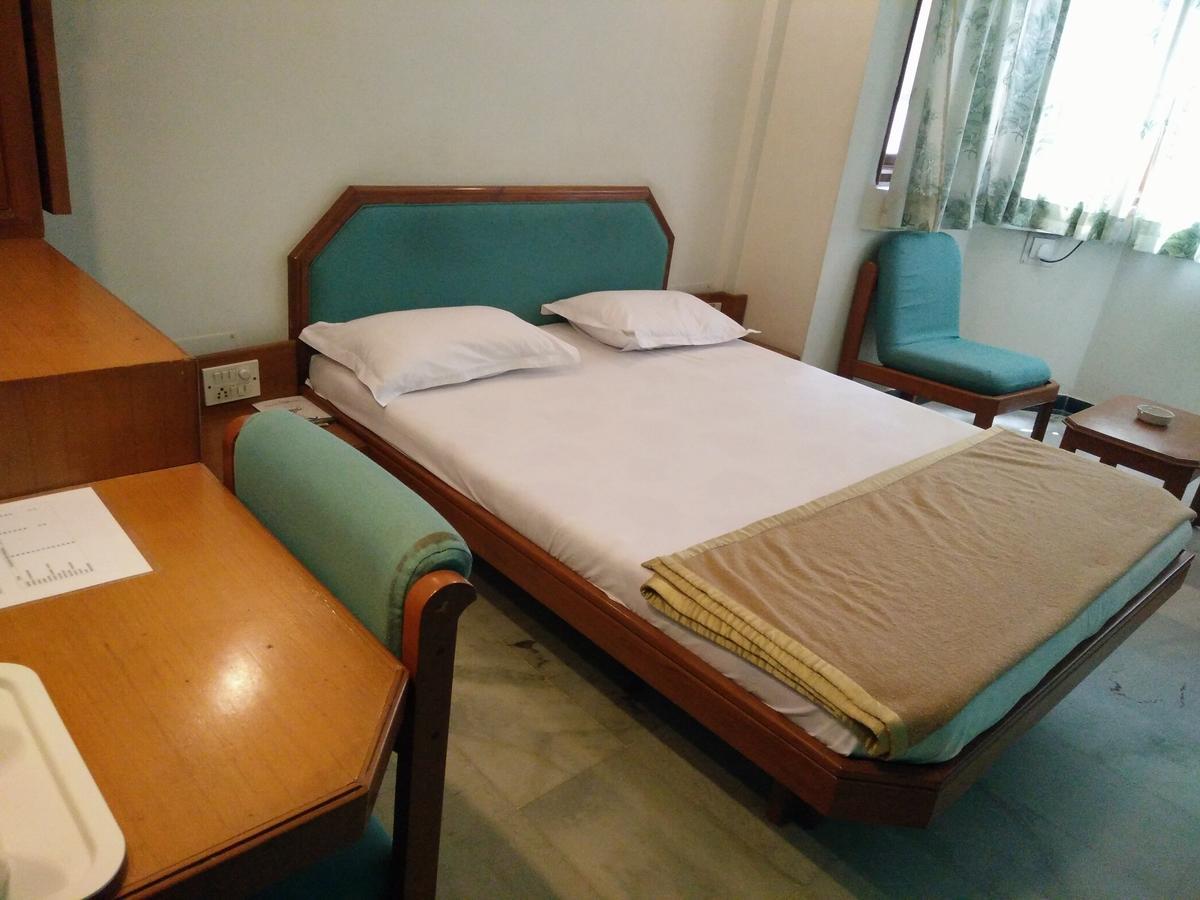 Hotel Grg Вадодара Экстерьер фото