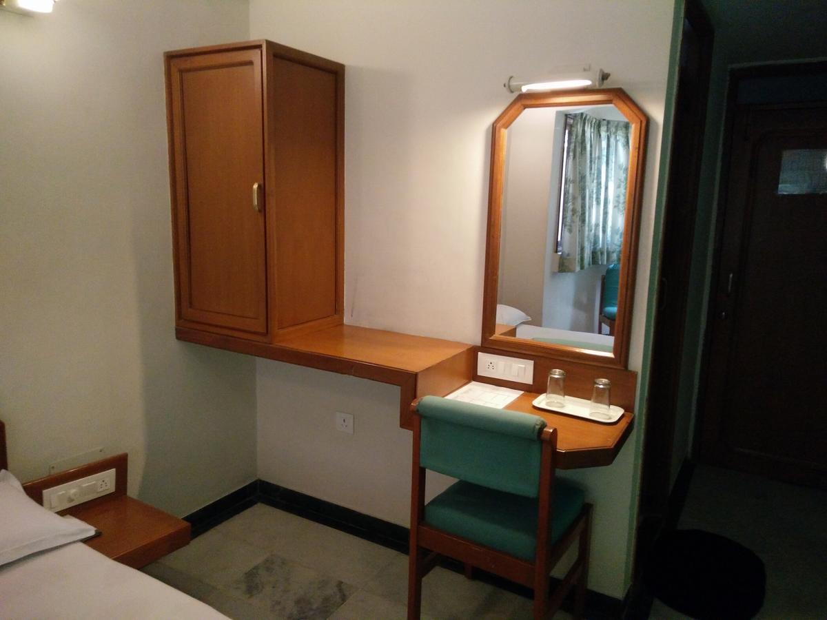 Hotel Grg Вадодара Экстерьер фото