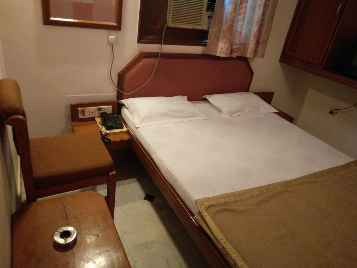 Hotel Grg Вадодара Экстерьер фото