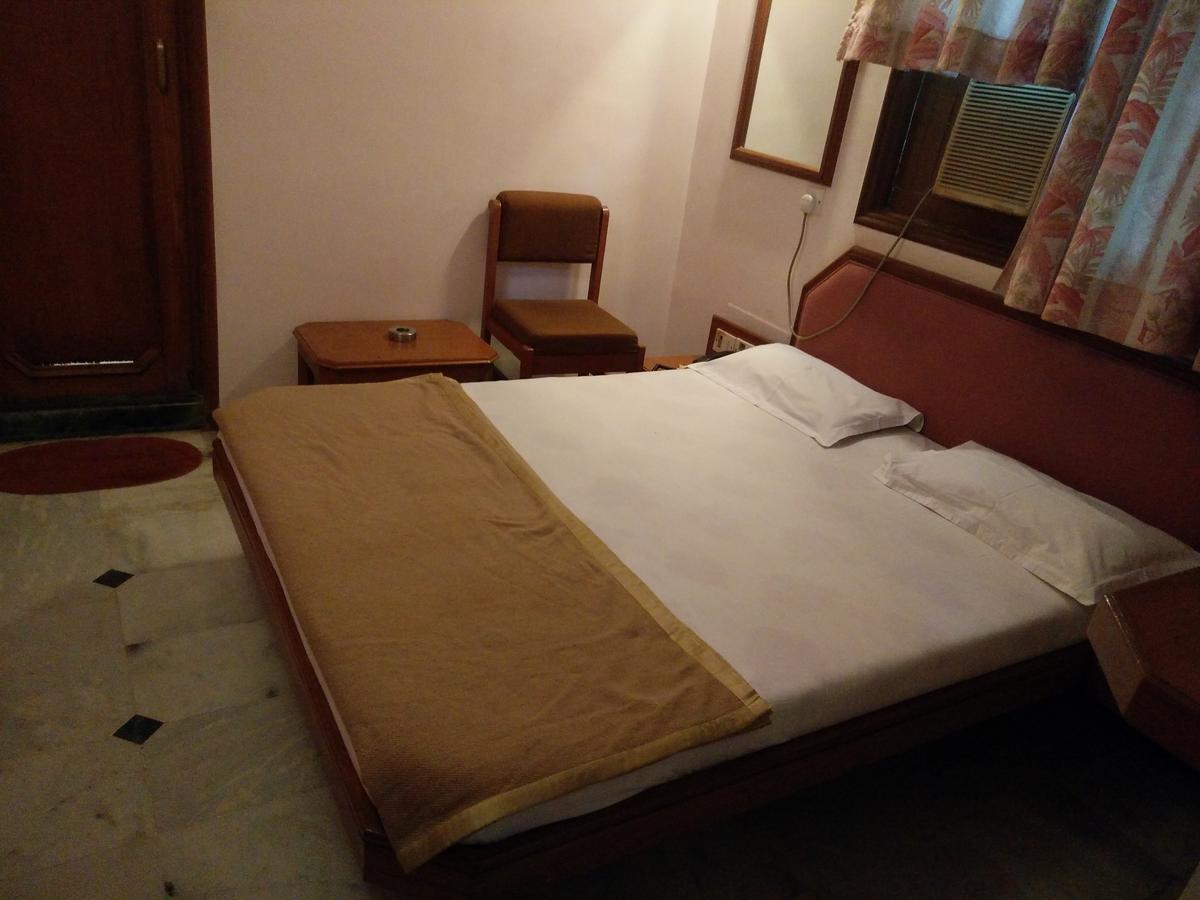 Hotel Grg Вадодара Экстерьер фото