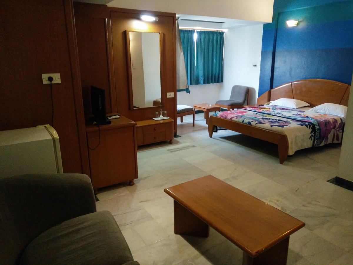 Hotel Grg Вадодара Экстерьер фото